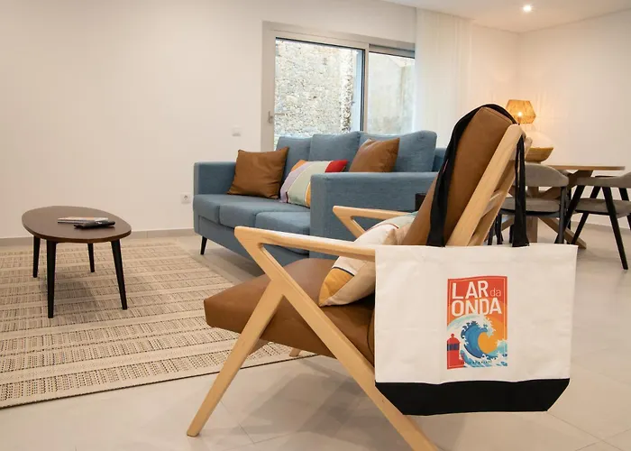 Lar Da Onda - By Sch Назаре